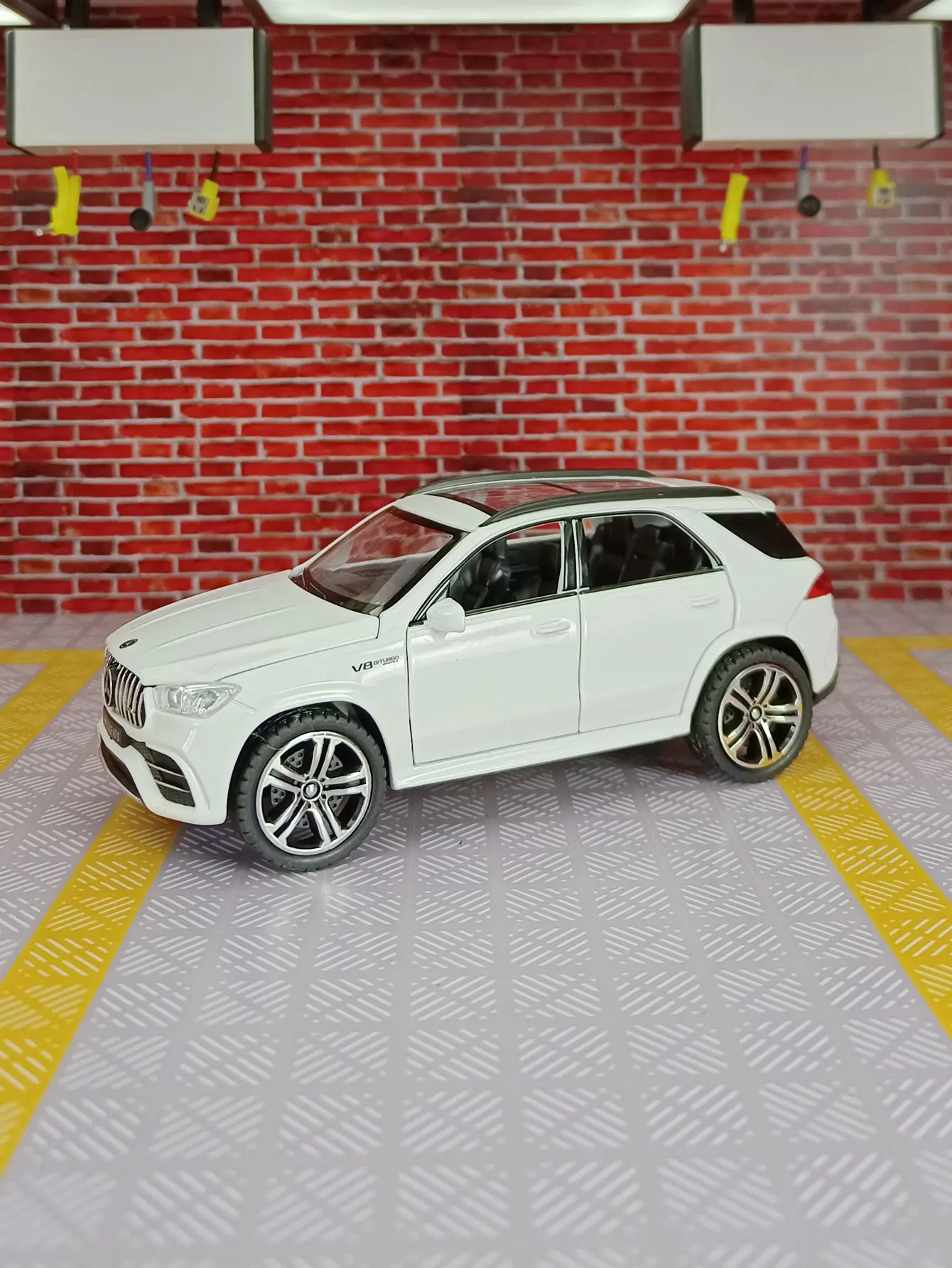 1:32 Mercedes Benz GLE 63S Alloy Sports Car Model Diecast Metal Toy Vehicles Car Model Simulation Sound Light Collection Kids