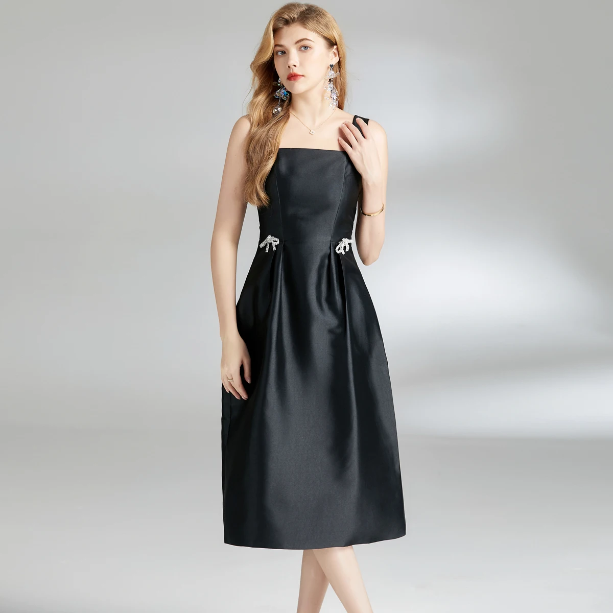 Robe mi-longue à col carré pour femme, robe de soirée élégante, nœud en biscuits précieux, noir, luxe, été, haute qualité