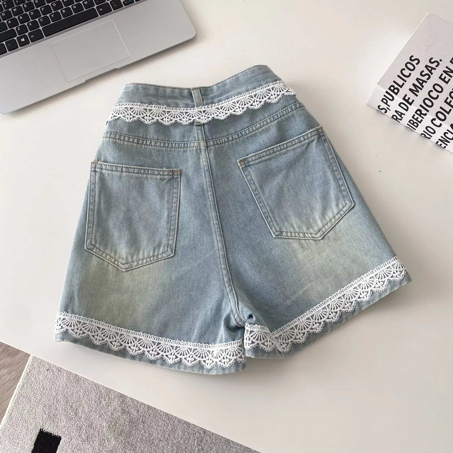 Vintage High Waist Lace Splicing Denim Shorts Women Summer Fashionable Trend A-Line Wide Leg Hot Pants 2026 New Versatile Shorts