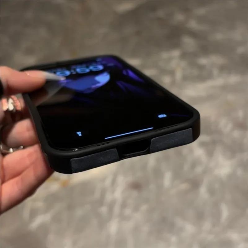 حافظة جلدية فاخرة من جلد الخراف لهاتف آيفون 16 15 14 Plus 13 12 11 Pro Max غطاء حماية للكاميرا من السيليكون الناعم المقاوم للصدمات