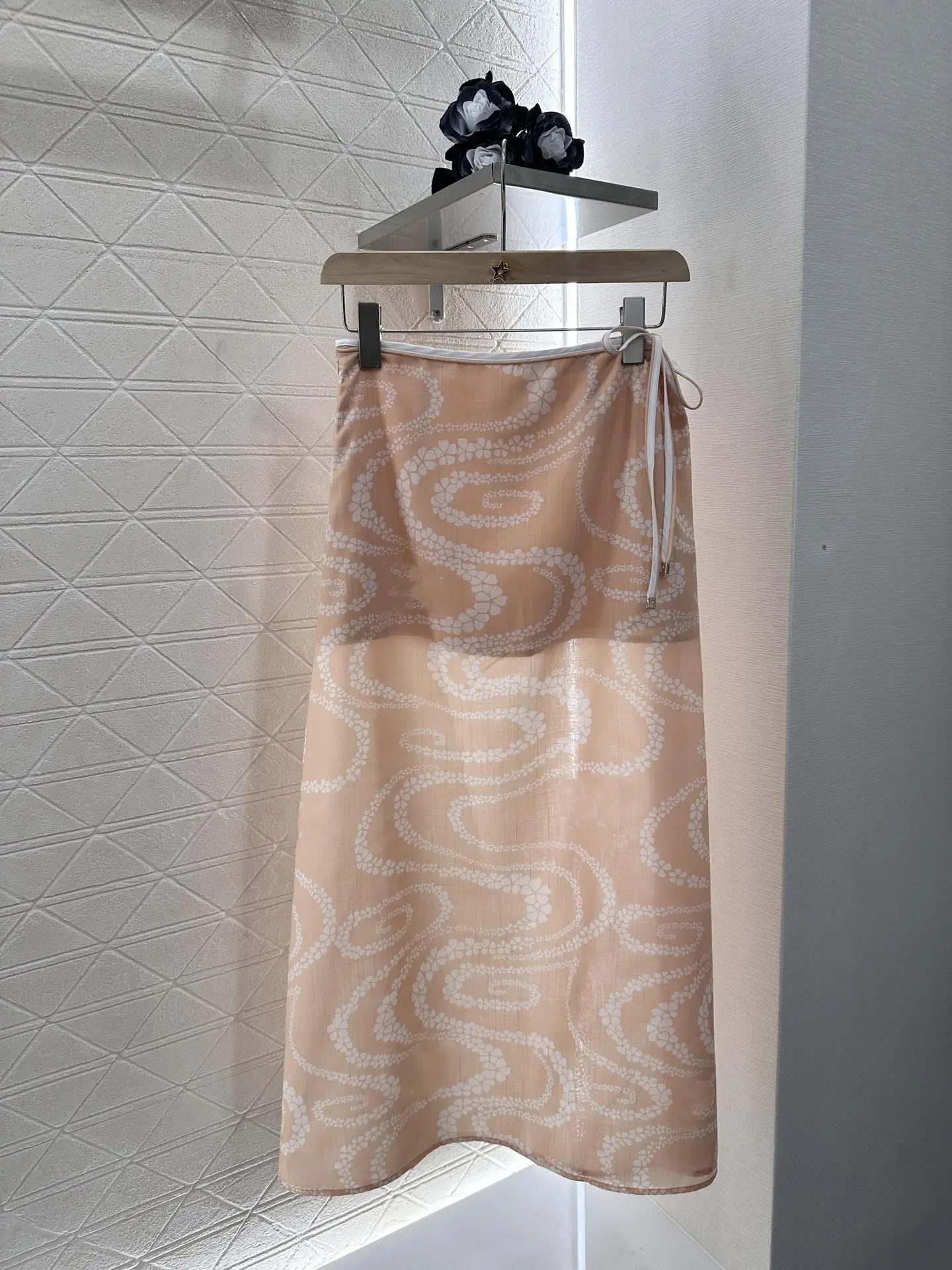 

2025 Summer Lightweight Breathable Semi-Sheer Skirt – Soft & Skin-Friendly New Arrival, Trendy Women's Midi Skirt