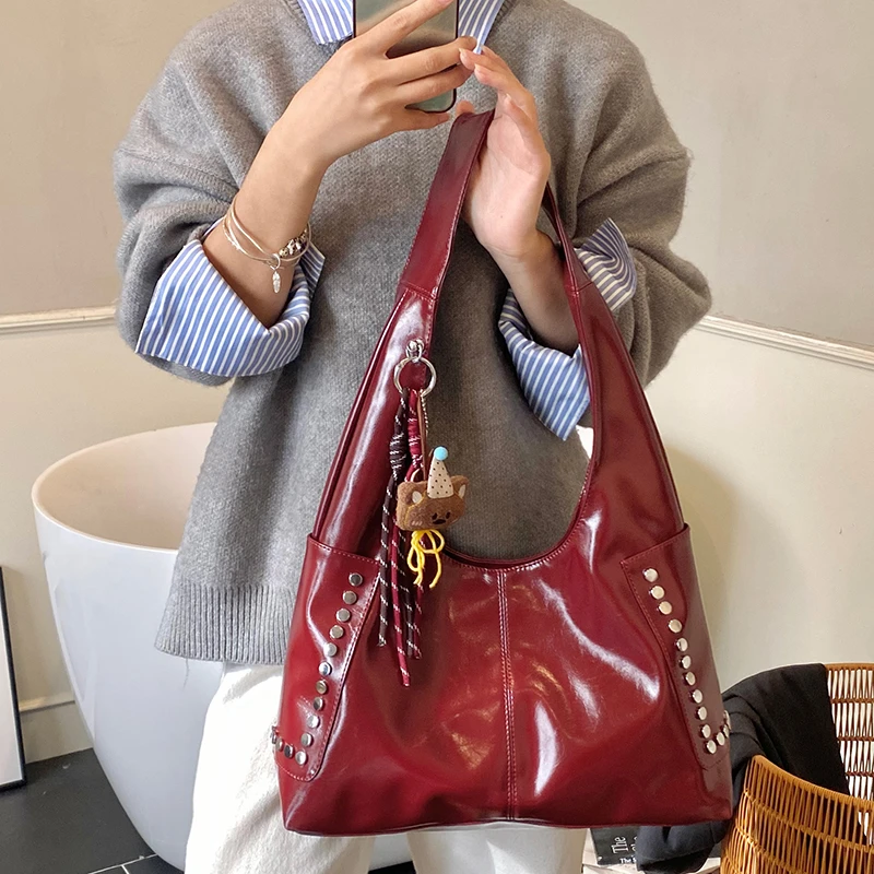 

Elegant Women High End Luxury Leather Shoulder Bag Fashionable Daily Tote Handbag Crossbody Look