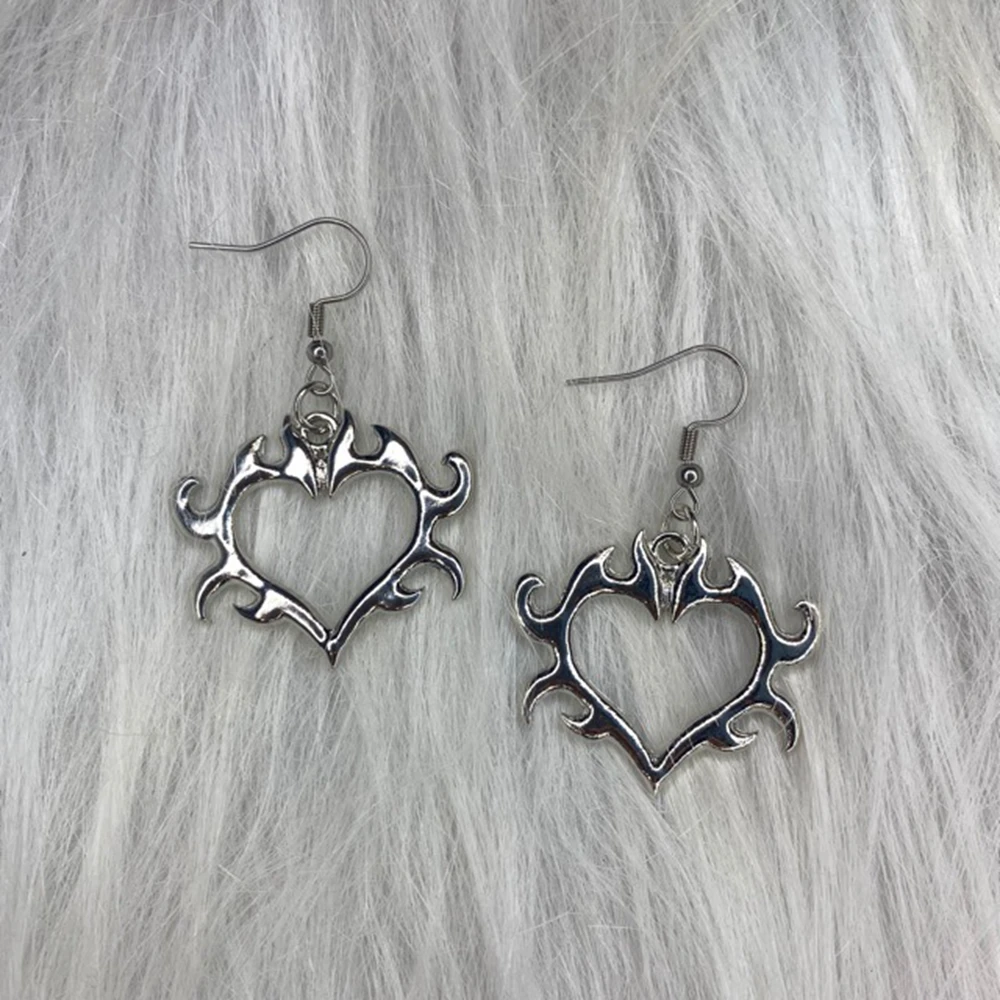 2024 Gothic Fire Heart Charms Dangle Earrings for Women Punk Grunge Aesthetic Hollow Heart Drop Earrings Retro Jewelry