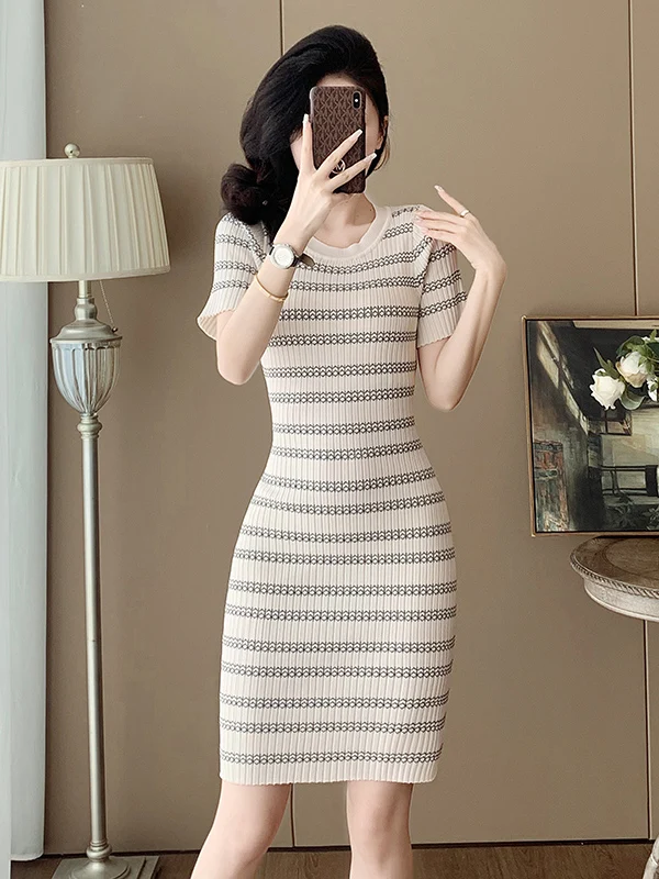 Coreano Sle Dolce Temperamento Midi rotondo Ne T-shirt a righe lavorata a maglia Dr Elastic ort Gonna a vita alta Morbido tessuto lavorato a maglia