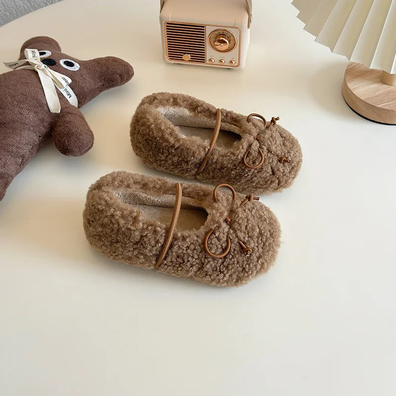 Scarpe singole da ragazza morbide e carine per l'autunno e l'inverno, capelli di agnello a bocca superficiale per bambini e scarpe calde invernali in peluche