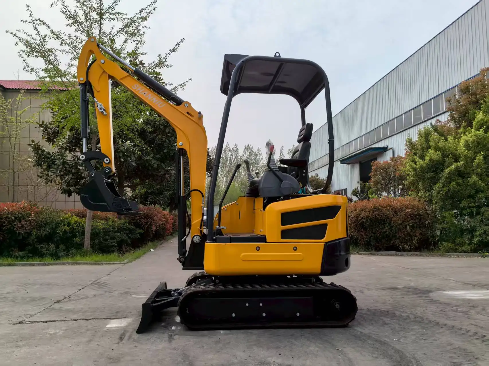 

2T Tailless Small Excavator EPA Engine Imported Chinese Customized Mini Excavator for Urban Construction And Maintenance