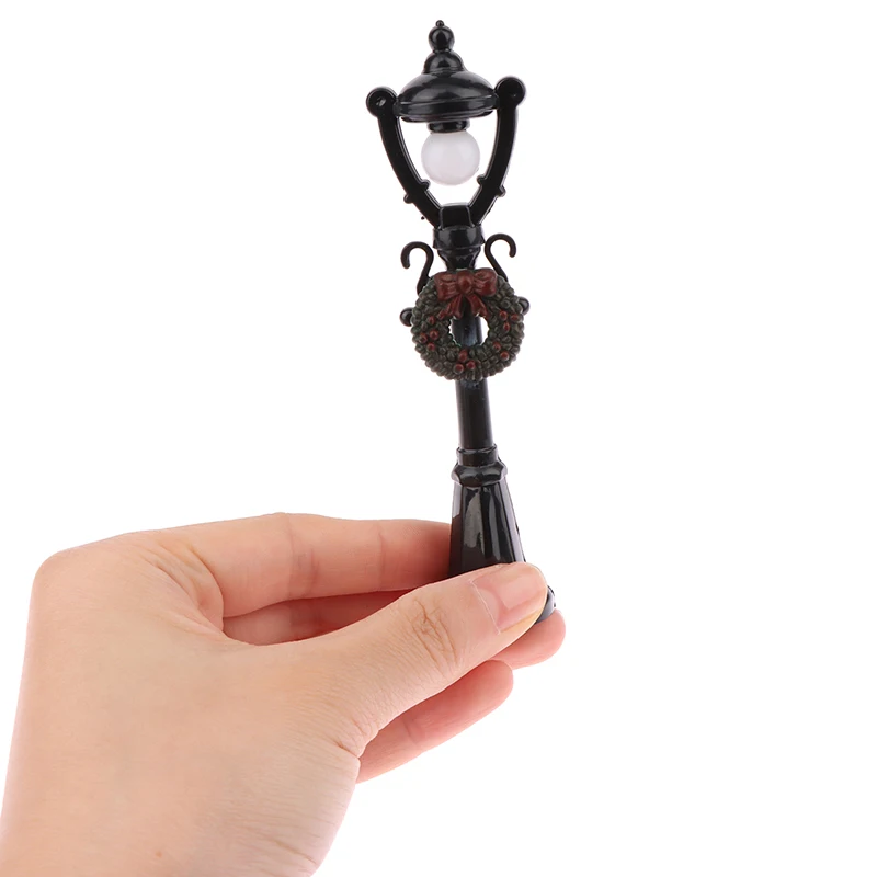 Dollhouse Miniature Christmas Street Lamp, Mini Streetlight para Doll House, Decoração do Parque, Brinquedos Infantis, 1:12