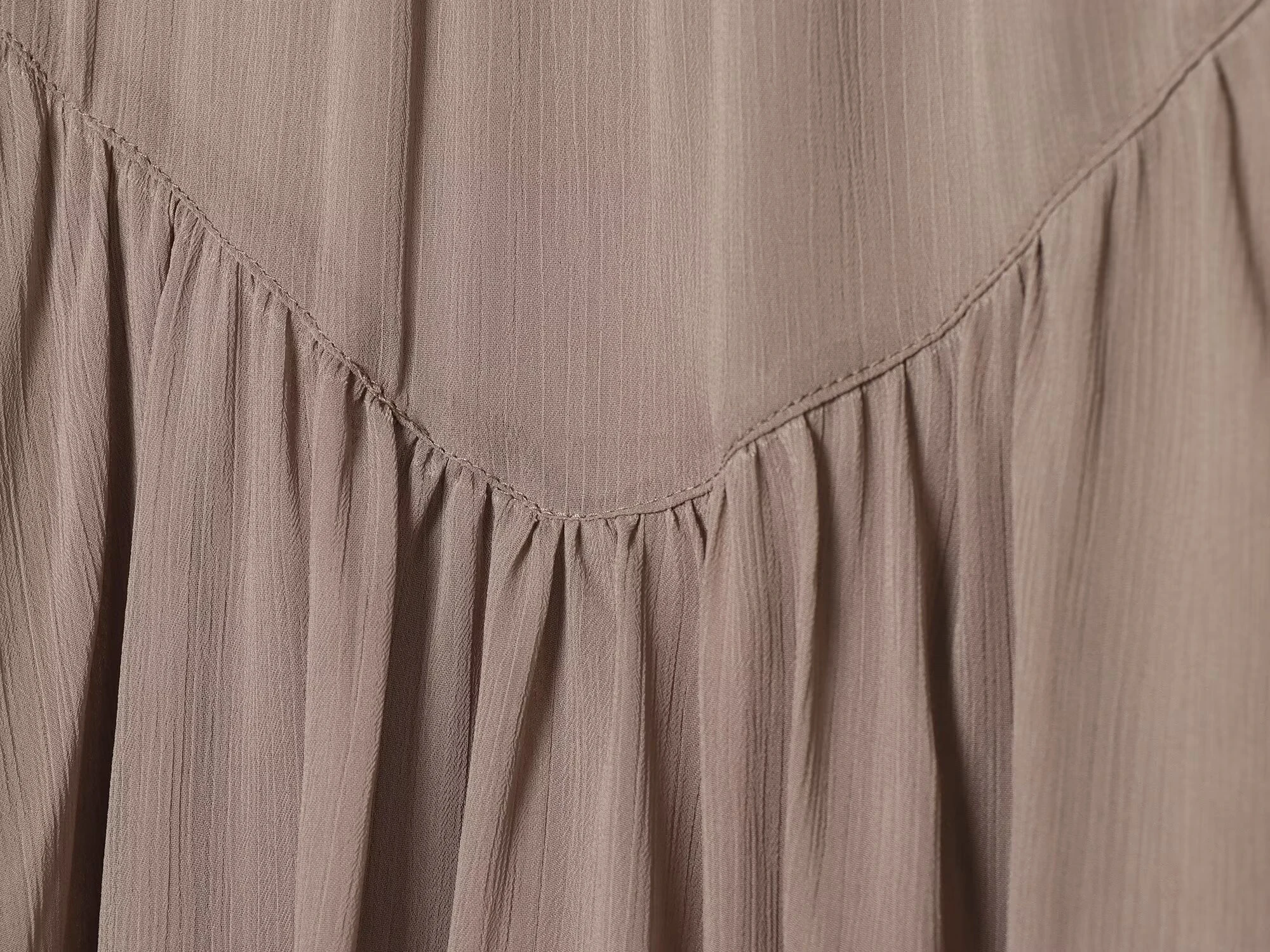 Europäischer und amerikanischer Stil 2026 Sommer Neue Damenmode Mittelhoher Bund Mehrschichtige Dekoration Asymmetrischer Kurzer Rock Halbrock – Detail 9