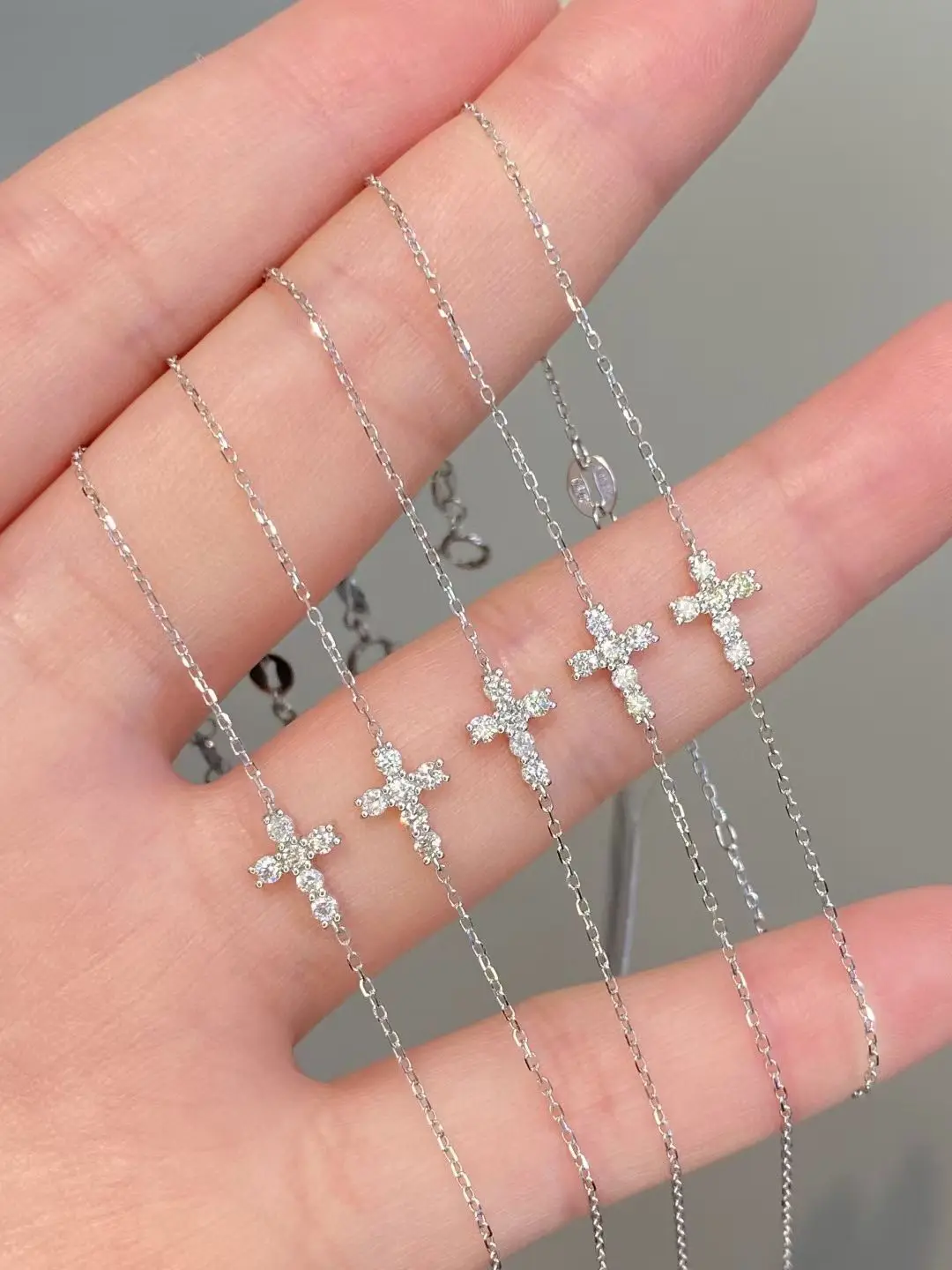 

Сертифицированное 18-каратное настоящее золото, натуральный изумруд, ожерелье 0,15 карата, кулон с зеленым драгоценным камнем, регулируемая длинная цепочка, вневременные женские украшения