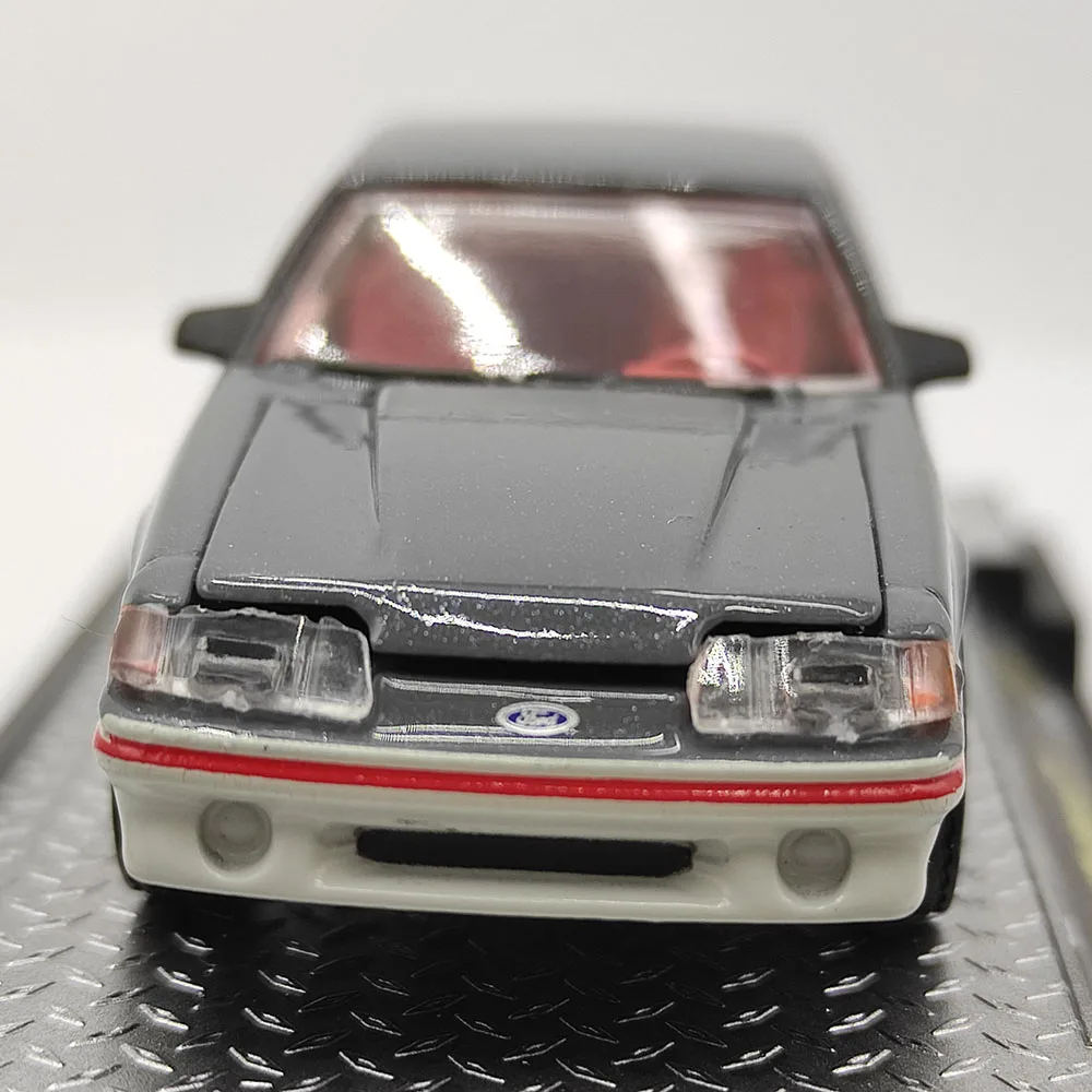 Diecast m2 1/64 escala 1988 ford mustang gt simulação liga modelo de carro brinquedo colecionável presente lembrança exibição