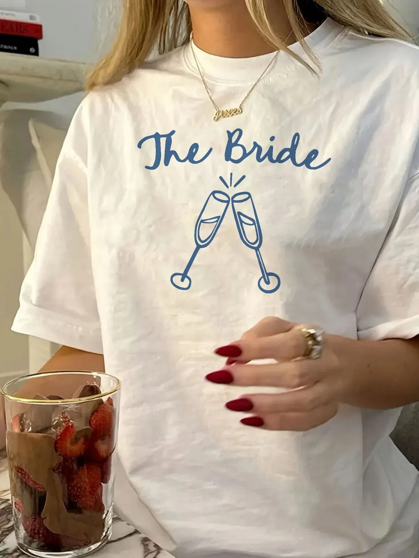 

Женская повседневная футболка с принтом в форме сердца, круглым вырезом, топом с короткими рукавами и короткими рукавами, повседневная женская одежда Shein