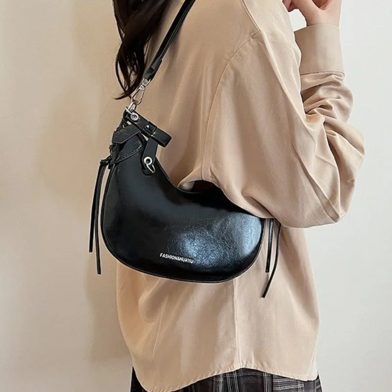 

Vintage Luxury Designer Diaper Bags For Ladies Minimalist Chic Shoulder Bag Large Capacity Simple Leather Commuter Bag