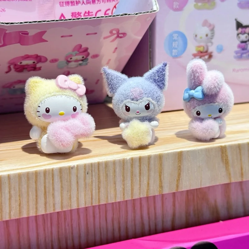Caja ciega Sanrio Fluffy Little Baby Series auténtica, Hello Kitty Kulomi, adorno flocado, muñeca, juguetes de Anime, figuritas, regalo perímetro