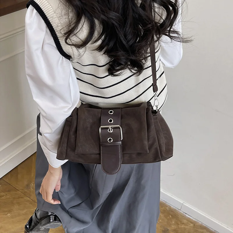 Modische Schultertasche mit breitem Lederriemen, großes Fassungsvermögen, Y2k-Unterarmtasche, Damenhandtasche aus Kunstwildleder mit Klappe für den täglichen Gebrauch – Detail 5