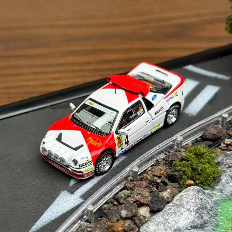 TARMAC WERKT 1/64 Ford RS2000 Rallye Catalonië Legering Motorvoertuig Speelgoed spuitgieten Metalen Model Collectie Jongen Kerstcadeaus