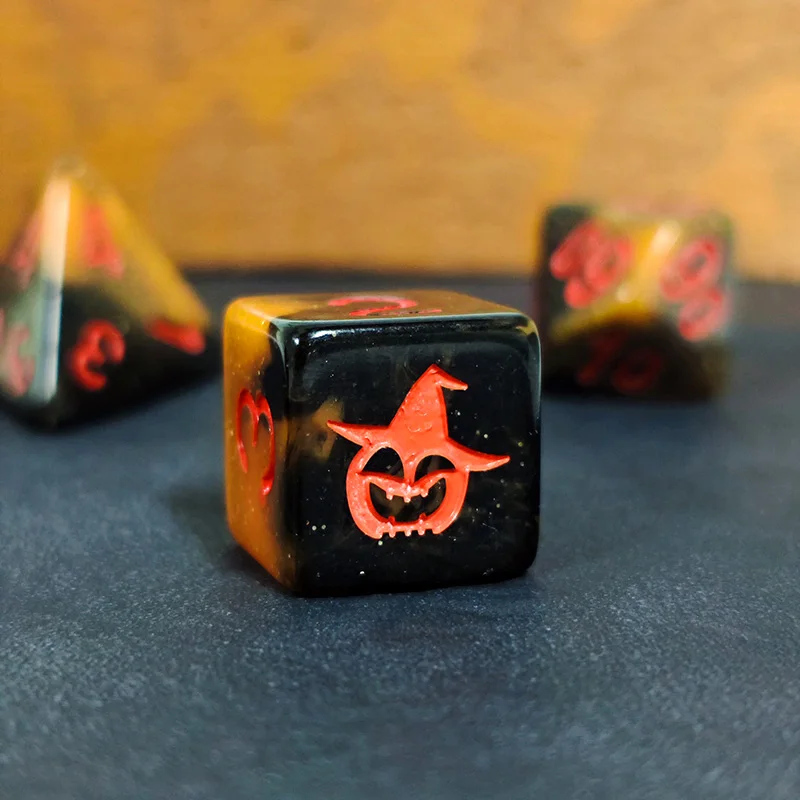 7Pcs/Set Polyhedral Dice Halloween Pumpkin Resin Dice Set for Club Party Bar RPG Role Playing Table Games Board Game Accessory