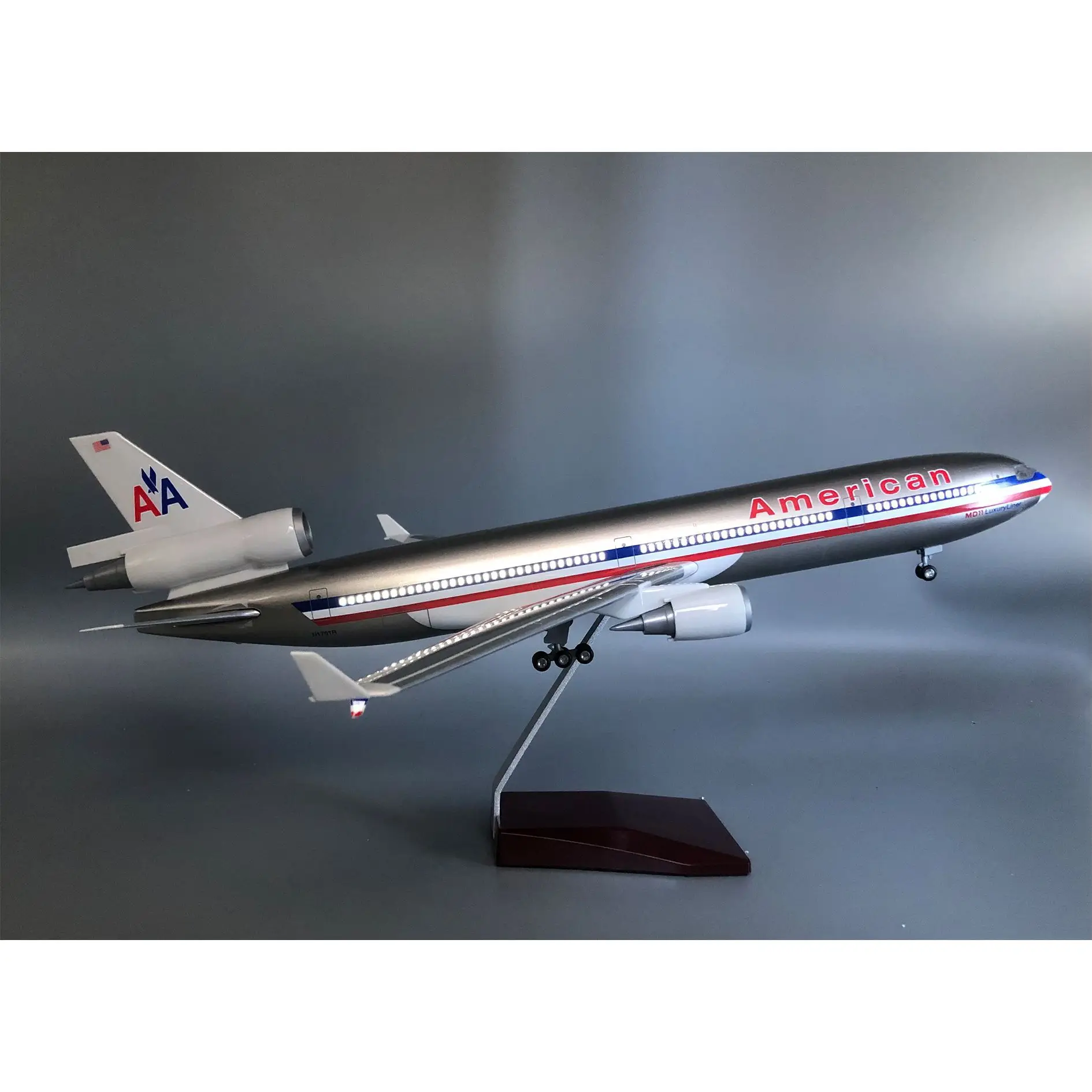 

Mcdonnell Douglas Md-11 American Airlines Aircraft Model With Lights And Wheels Simulation Static Model Airplane Ornament Holida