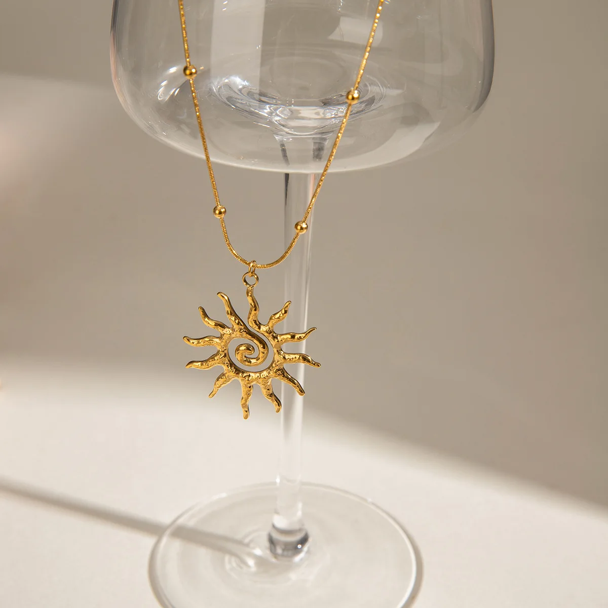 Yori Stainless Steel Golden Sun Pendant Necklace Waterproof Simple Fashion Metal Texture Trendy Jewelry for Woman Gift