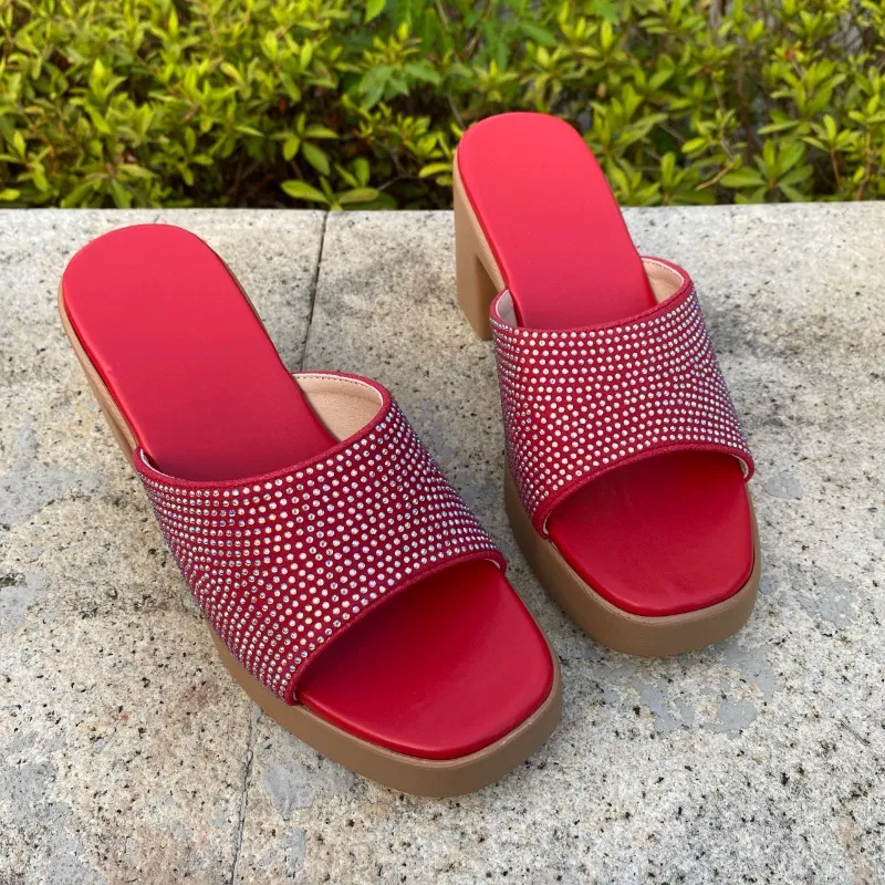 

Новые летние тапочки на платформе с круглым носком, темпераментные универсальные модные модные тапочки на высоком каблуке с квадратным корнем и бриллиантами