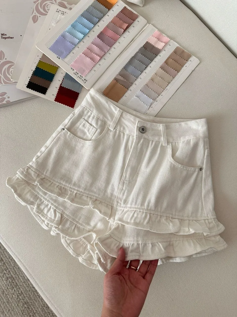 

Summer 2026 White Denim A-Line High Waist ort Pants Hong Kong Sle Retro Design High-End Sensation Wood ain Hot Pants