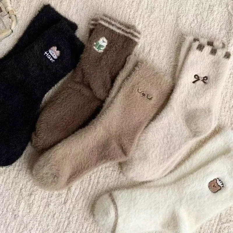 

5 пар зимних плюшевых толстых теплых женских носков средней длины с вышивкой в виде мультяшных животных, милые женские плюшевые носки кофейного цвета
