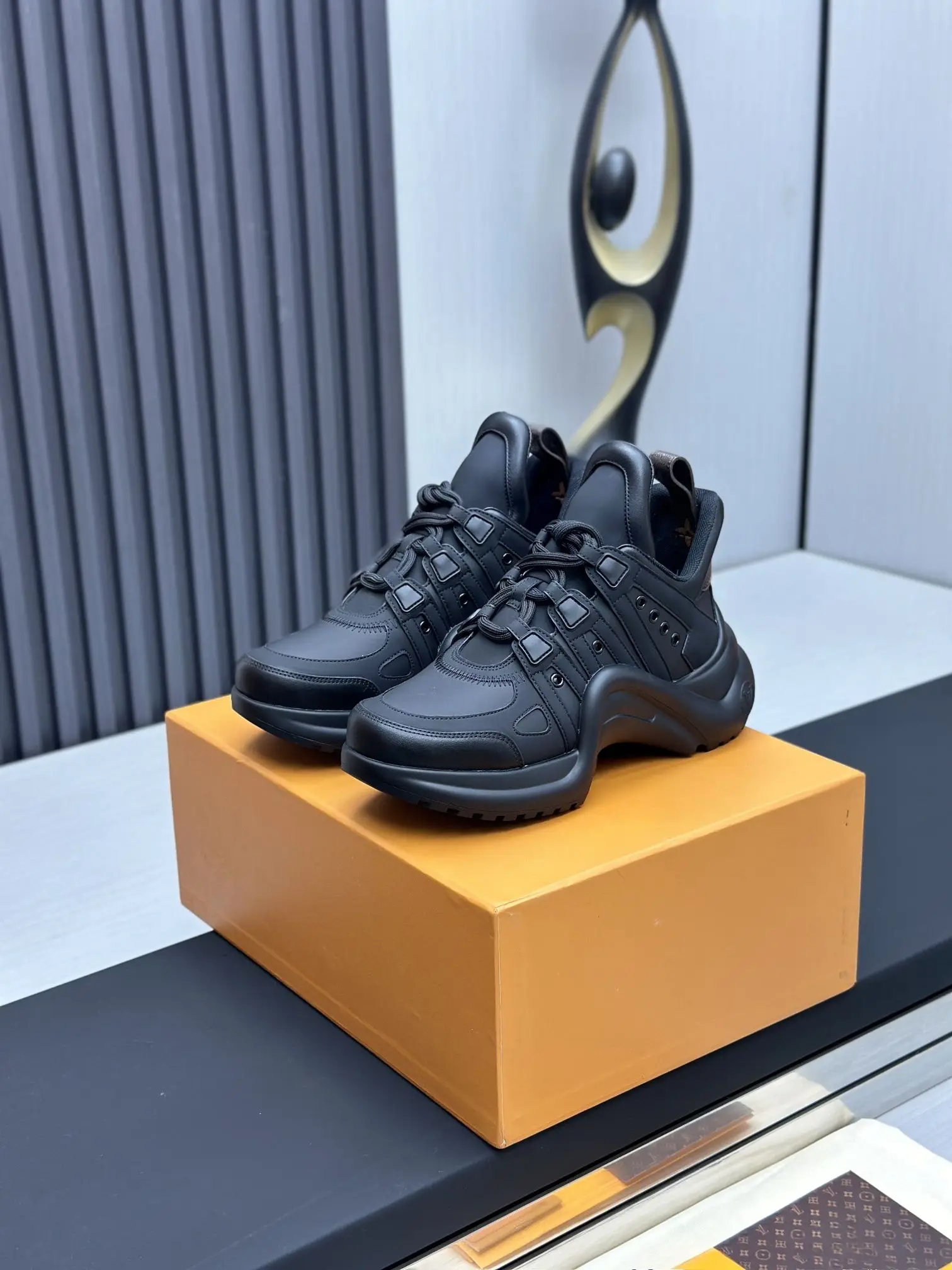 Unisex Sporty Lace-up Sneakers Matte Black Leather Splicing Non-slip Curved Thick Rubber Outsole Daily Shoes