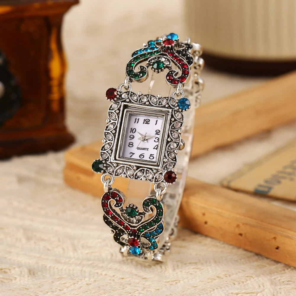 سوار ساعة نسائية جديدة، ساعة نسائية لون الماس حزام فولاذي مدمج على الموضة