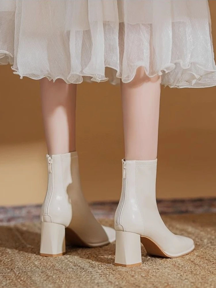 

Женские короткие туфли с квадратным носком, бежевые ботильоны, кожаные дизайнерские роскошные ботинки Y2k, популярные в готическом стиле, акция 39, женские ботильоны