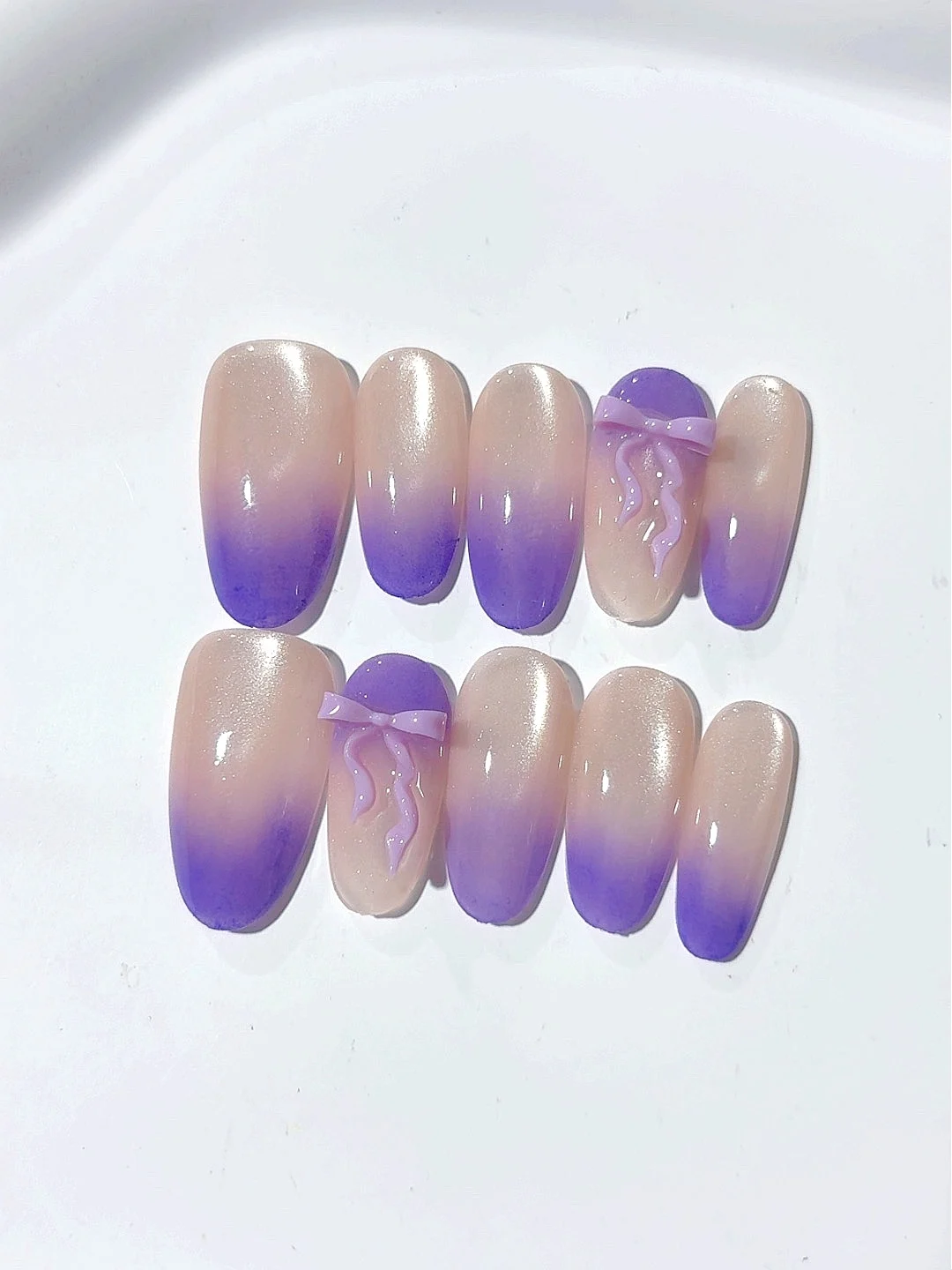 

Gradient Cat Eye Bowknot Artistic Fashion Wearable Nail Art (B136)