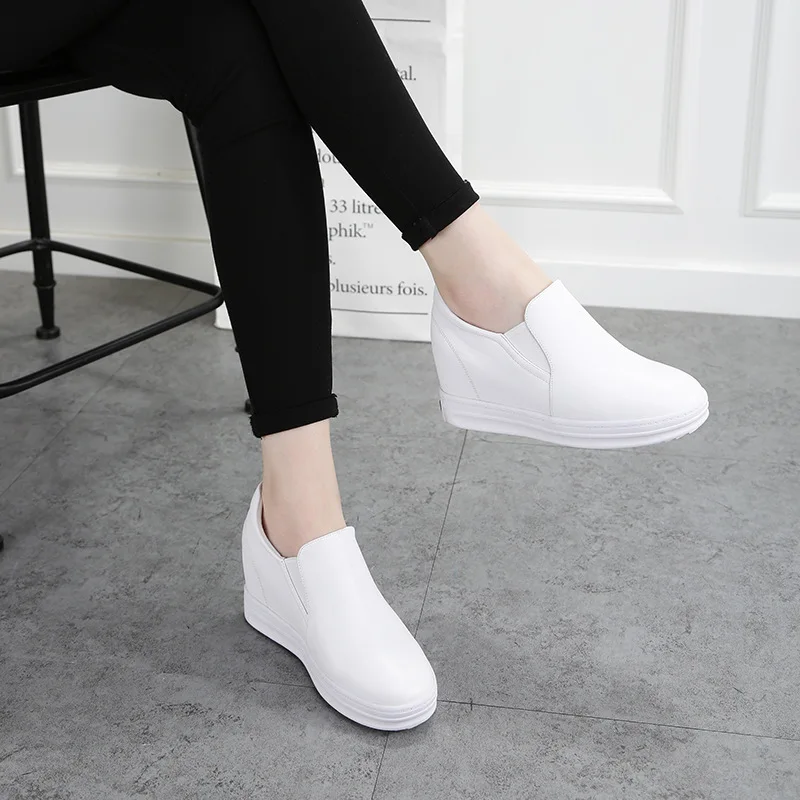 

2025 new leather inner height increasing women's shoes, Korean version breathable casual shoes, slimming fit, little white shoes