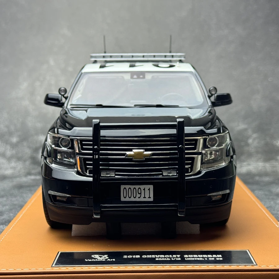 GOC 1:18 Chevrolet Suburban Tahoe LTZ SUV 2015 Resin Car Model Collection Display gift ornaments for friends