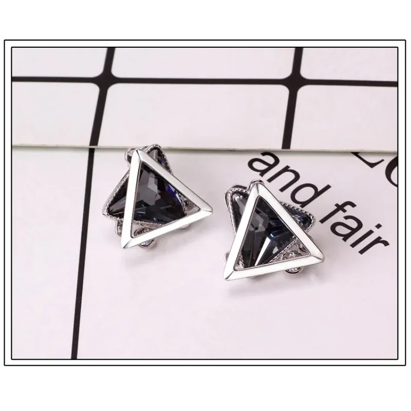 

Three-dimensional triangular geometric stud earrings, S925 silver ear rings, elegant women's stud earrings, retro stud earrings