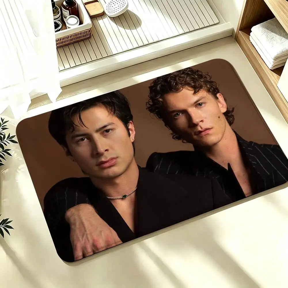 Popular TV H-Heated R-Rivalry Shower Room Absorbent Small Floor Mat Soft Comfortable Decorative Foot Mat
