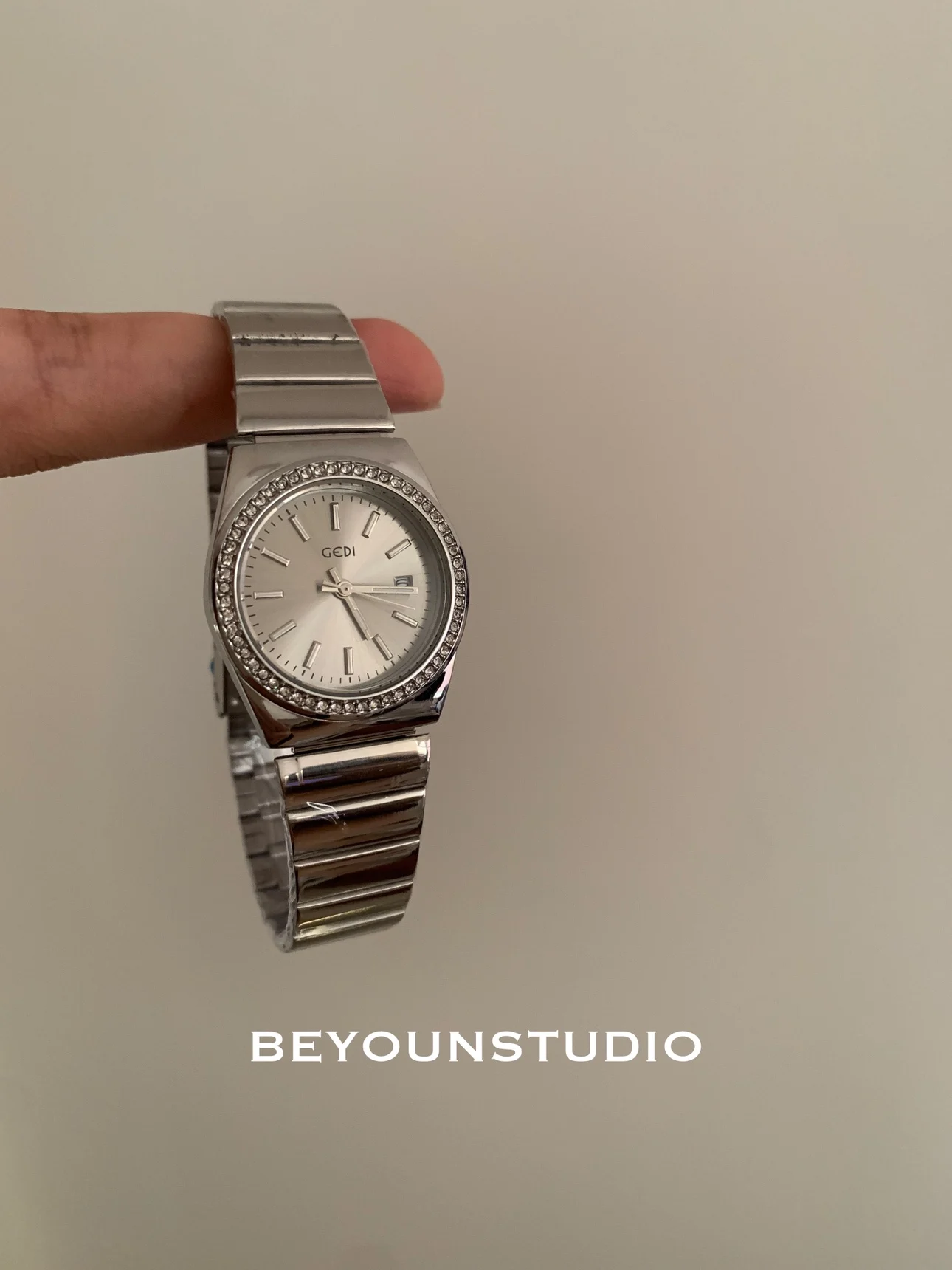 elegant-women's-watch-silver-round-high-end-with-calendar-light-luxury-women's-quartz-watch-women's-watch-luxury-high-quality