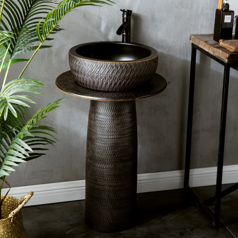 

Умывальник на открытом воздухе, Колонка во дворе, Промышленный ветровой умывальник, Встроенный бассейн, Балкон, Умывальник от пола до потолка на открытом воздухе