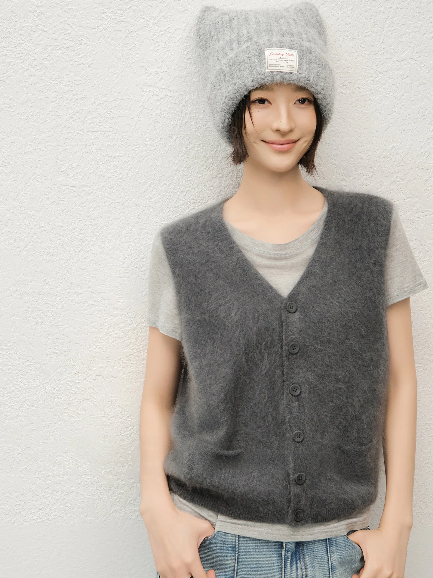 

MeiYang Camere Vest Ten Years Knitted Vest V-Ne Buttonl Svel Layering Women's Faion Simple Sle Commute
