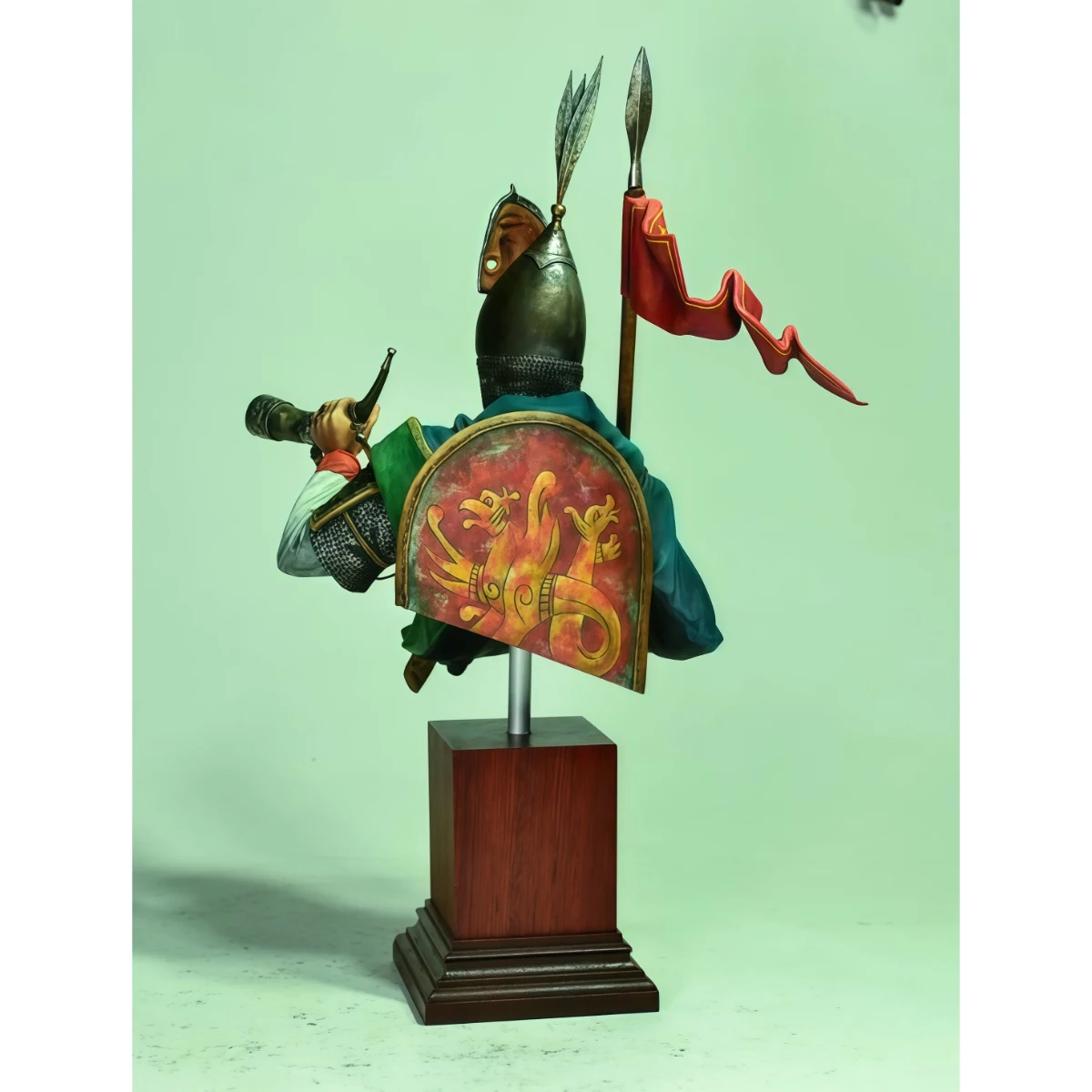 

1/10 scale resin unpainted model kit, bust of a noble knight in the 13th-century royal court, unassembled and unpainted GK