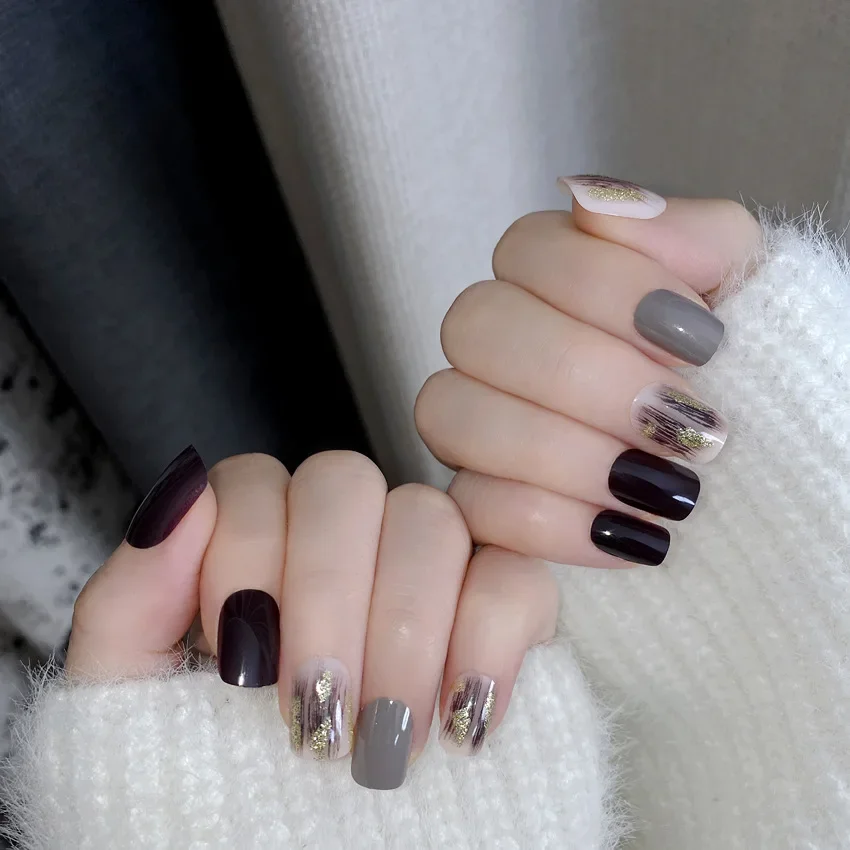 Press on Nails Art, uñas postizas cuadradas cortas con temperamento degradado gris con pegamento, uñas reutilizables de otoño e invierno para mujeres 24 piezas