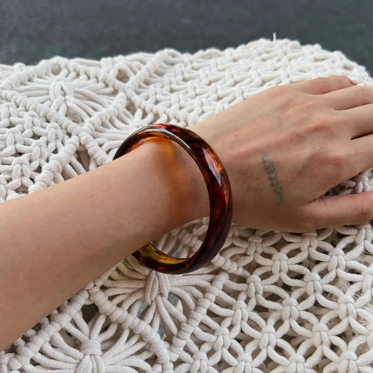 Ingemark 3-Styles Boho einfache Harz-Kunststoff-Armbänder für Frauen, modisches Statement, Vintage, runde geometrische Armreifen, täglicher Schmuck – Detail 2