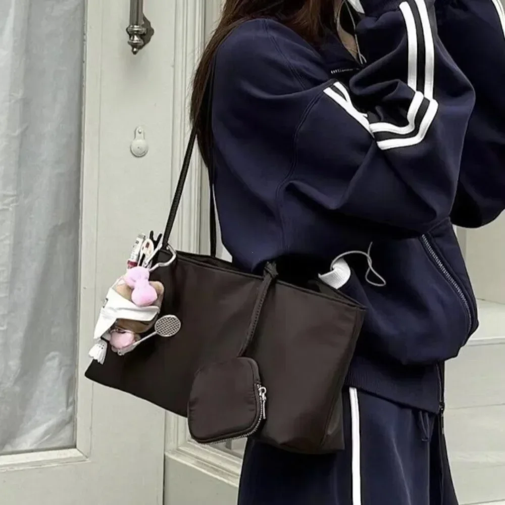 Große Nylon-Canvas-Tragetasche, lässige Sommerhandtasche für Damen, leichte Umhängetasche im koreanischen Stil mit Magnetverschluss – Detail 2