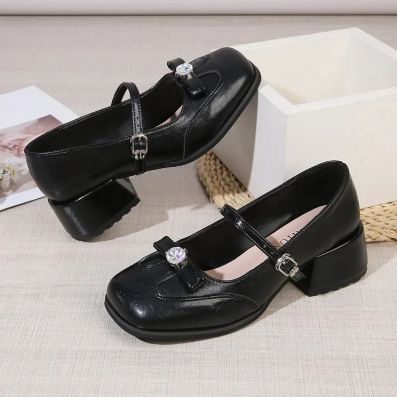 2026 Neue Damenschuhe Mode Gürtelschnallen-Design Kleine Lederschuhe Quadratische Spitze Dicker Absatz Einzelschuhe für Damen – Detail 15