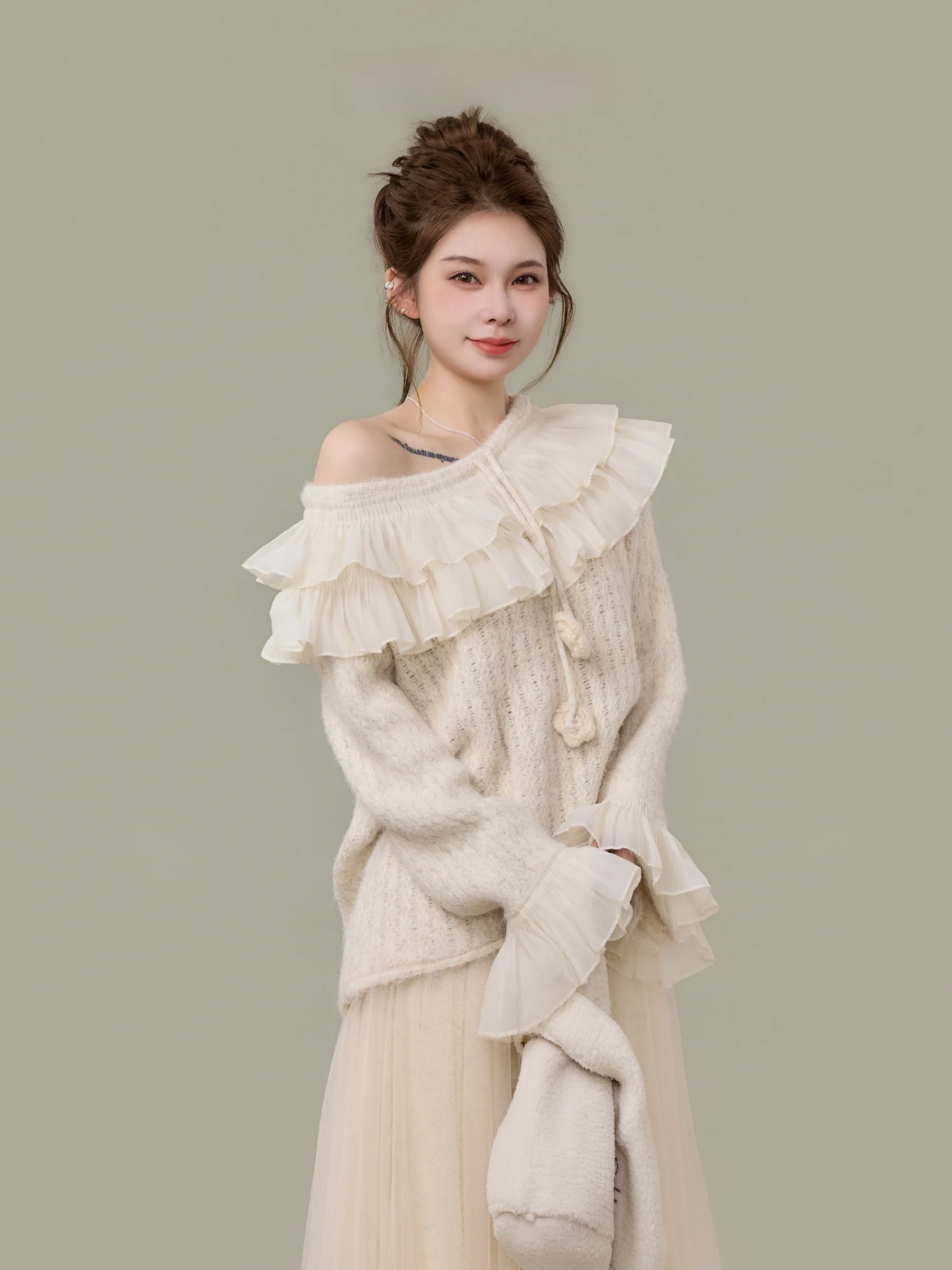 

Soft Knitted Dry Lace Sve Loose Women's Sweater Autumn Winter Faion French Sle Bell Sve Top Gentle Dry Faion