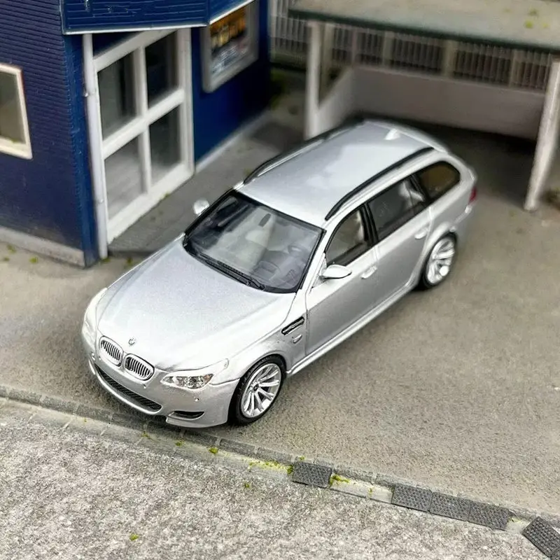 1-64スケール-m5セダン-e60-v10クーペ-合金製スポーツカーモデル-シミュレーションダイキャストメタル-クラシックオールドストリートカー-車両模型-ミニチュアスケール