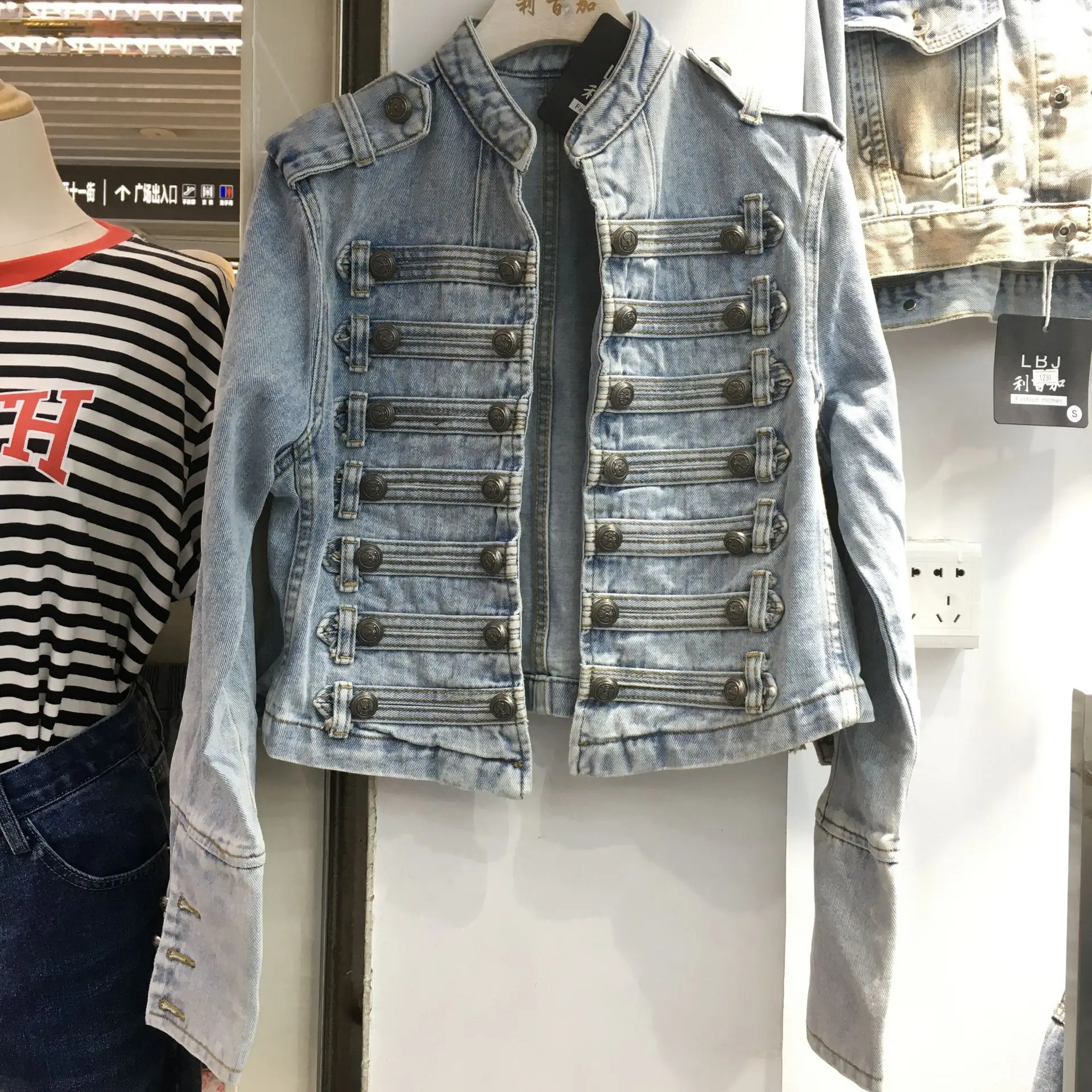 Retro Regency Spencer หล่อทหาร Double-breasted Buttoned สั้น DENIM STAND COLLAR JACKET สําหรับผู้หญิง