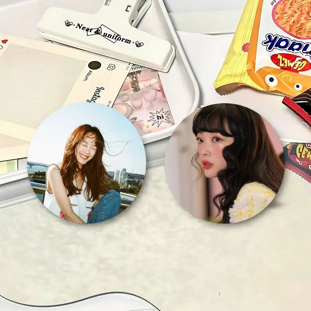 Korean Actor Lee Yu Mi Pins Brooch Cartoon Badge For Friend Backpack Clothes Collect Accessories Jewelry Gift