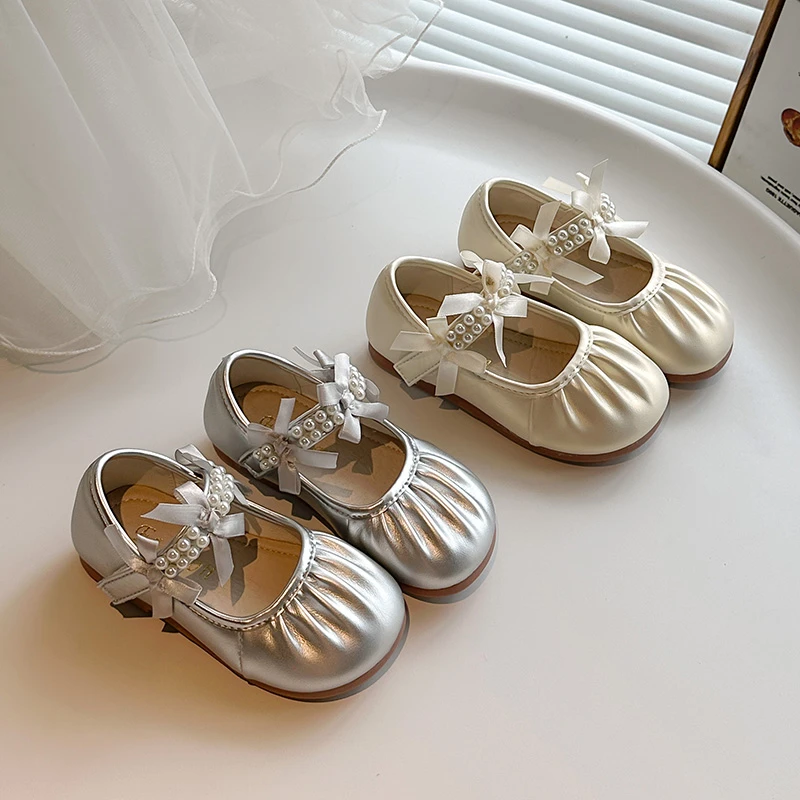

Кожаная обувь для девочек, весна-осень 2023, новые элегантные детские туфли принцессы с жемчужным бантом, плиссированная детская обувь на плоской подошве