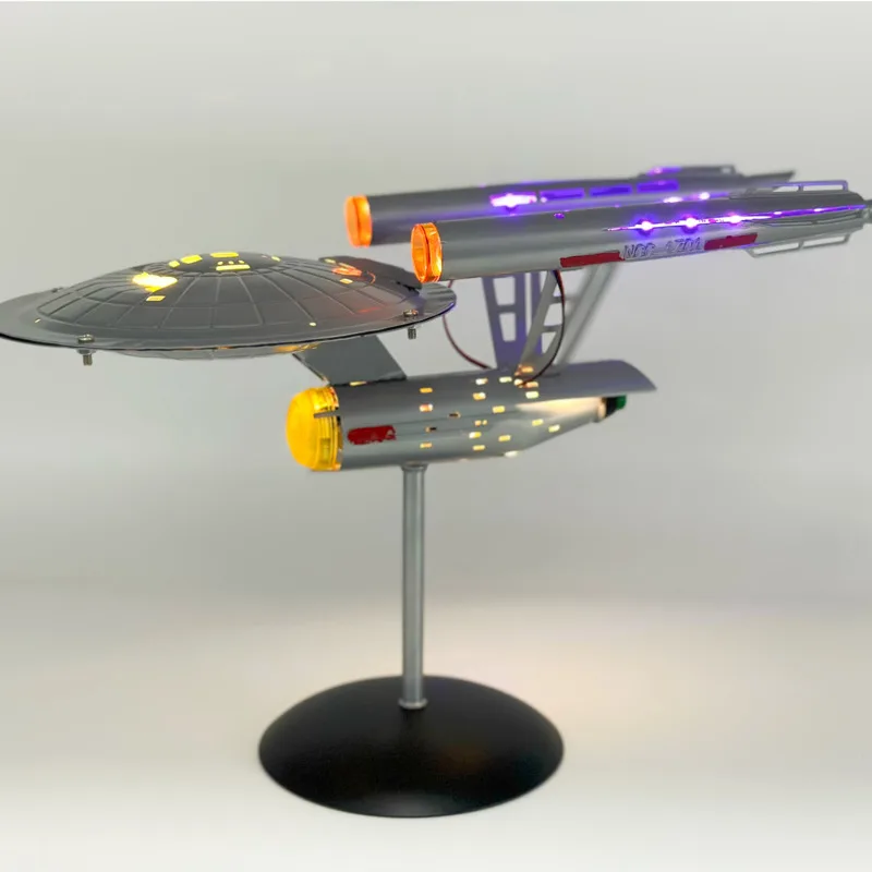 Imagem -04 - Star Trek Enterprise Metal Aircraft com Luz Starship Flying Saucer Light Ornaments Modelo Colecionável Decoração Presentes 1:1000