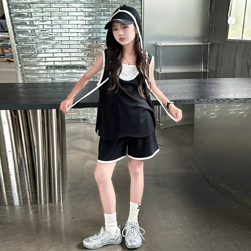 طقم سترة صيفي بغطاء للرأس للفتيات طقم سترة رياضي بدون أكمام مكون من قطعتين