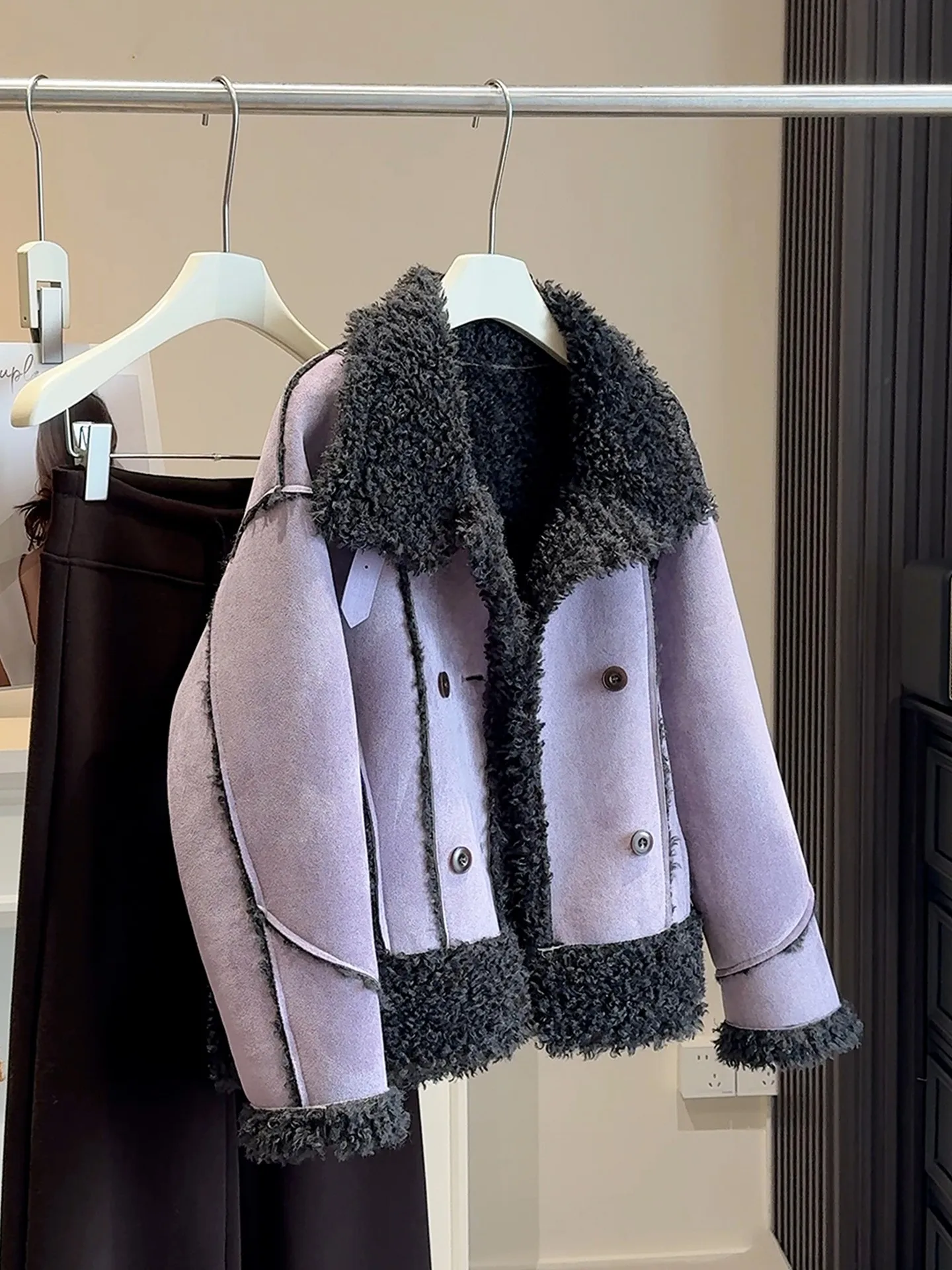 

2025 Fashionable Shearling Suede Jacket for Women, New Winter Style with Large Fur Collar, Loose, Thick, Warm, and Stylish Coat