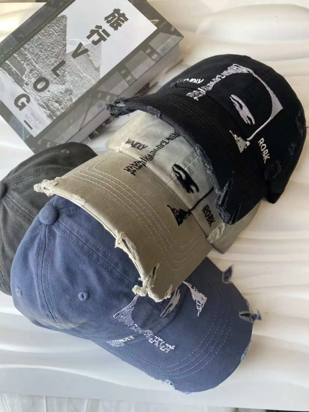 Amerikanische personalisierte Baseballkappe mit Stickerei, zerrissenem Design, weich, lässig, vielseitig, für Herren und Damen, großer Kopfumfang, Outdoor-Sport – Detail 15